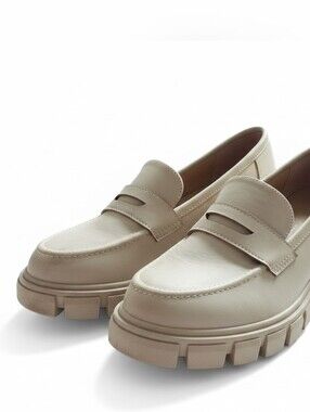 Sincerely Jules Beige Penny Loafers Size 7